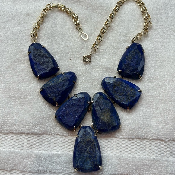 Kendra Scott Jewelry - EUC Kendra Scott Harlow necklace raw lapis stones, gold hardware